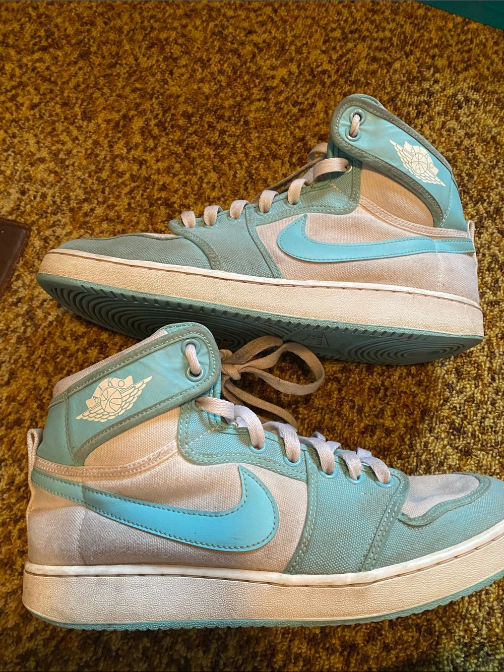 Used Nike High-Top Sneakers in Teal and Cream